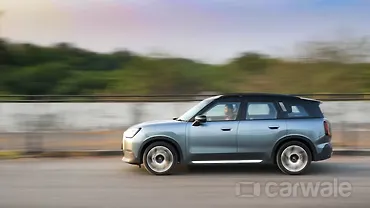 मिनी कंट्रीमैन इलेक्ट्रिक लेफ्ट साइड दृश्य