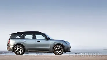 मिनी कंट्रीमैन इलेक्ट्रिक राइट साइड का दृश्य