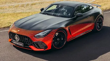 मर्सिडीज़ बेंज़ एएमजी जीटी 63 लेफ्ट फ्रंट थ्री क्वार्टर