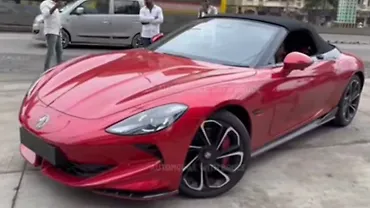 एमजी साइबरस्टर लेफ्ट फ्रंट थ्री क्वार्टर