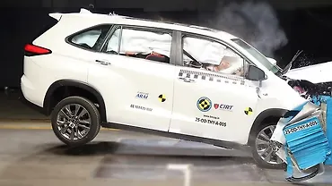 Toyota Innova Hycross Right Side View