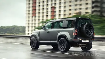 लैंड रोवर डिफेंडर लेफ्ट रियर थ्री क्वार्टर