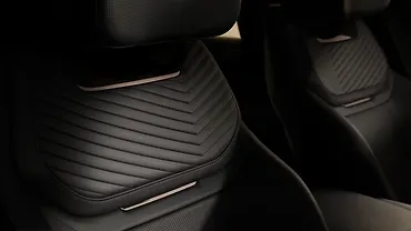 Land Rover Range Rover Front Seat Headrest-Mounted Display