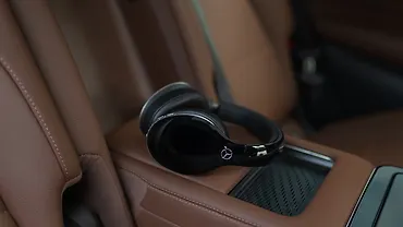 मर्सिडीज़ बेंज़ जीएलएस दूसरी रो की सीट्स