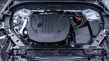 वॉल्वो xc60 इंजन शॉट