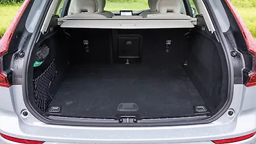 वॉल्वो xc60 बूटस्पेस