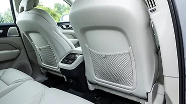 वॉल्वो xc60 आगे की सीट के पीछे के पॉकेट्स