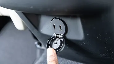 वॉल्वो xc60 पीछे की ओर चार्जिंग पॉइंट