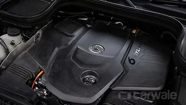 मर्सिडीज़ बेंज़ जीएलएस इंजन शॉट