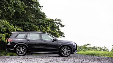 मर्सिडीज़ बेंज़ जीएलएस सामने का दृश्य