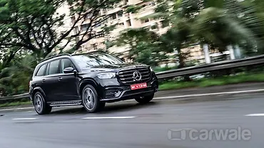 मर्सिडीज़ बेंज़ जीएलएस ठीक सामने तीन चौथाई