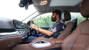 मर्सिडीज़ बेंज़ जीएलएस फ्रंट रौ सीट्स