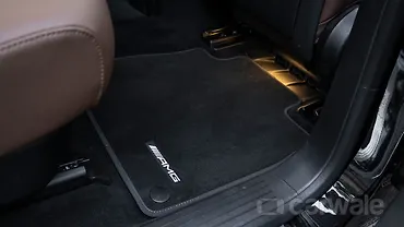 मर्सिडीज़ बेंज़ जीएलएस दूसरी रो की सीट्स