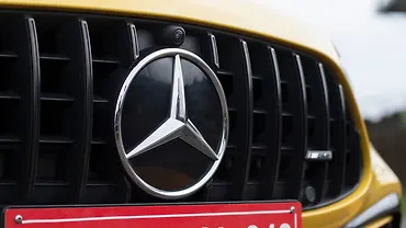 मर्सिडीज़ बेंज़ एएमजी CLE सामने का लोगो