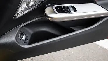 मर्सिडीज़ बेंज़ एएमजी CLE ड्राइवर साइड फ्रंट डोर पॉकेट