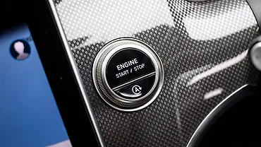 मर्सिडीज़ बेंज़ एएमजी CLE इंजन स्टार्ट बटन