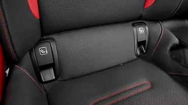 मर्सिडीज़ बेंज़ एएमजी CLE पीछे की रो में आइसोफ़िक्स चाइल्ड सीट माउं​टिंग पॉइंट