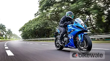 Suzuki GSX-8R Right Front Three Quarter