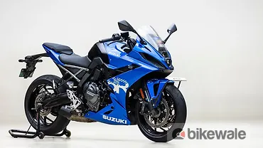 Suzuki GSX-8R Right Front Three Quarter