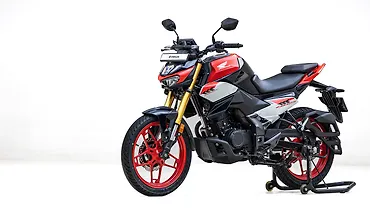 Honda CB 125 Hornet Left Front Three Quarter