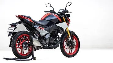 Honda CB 125 Hornet Right Rear Three Quarter