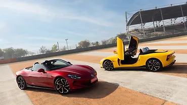 एमजी साइबरस्टर ठीक सामने तीन चौथाई