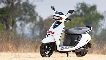 Kinetic DX Left Front Three Quarter