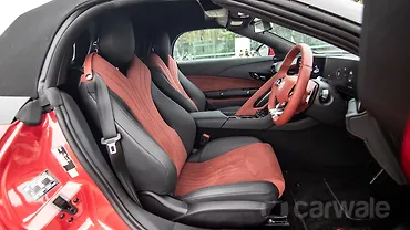 एमजी साइबरस्टर फ्रंट रौ सीट्स