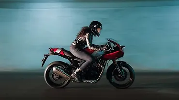 ट्रायम्फ़ थ्रक्सटन 400 का हुआ भारत में लॉन्च; 2.74 लाख रुपए होगी क़ीमत!