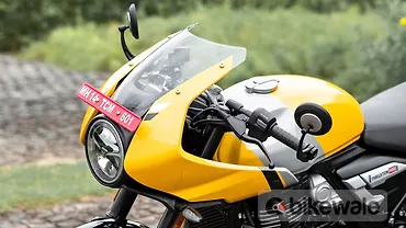 Triumph Thruxton 400 Right Side View