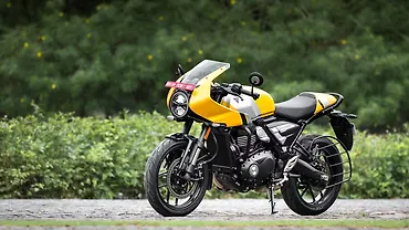 Triumph Thruxton 400 Left Front Three Quarter