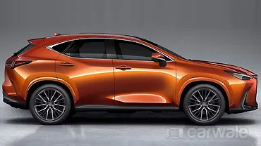 लेक्सस एनएक्स राइट साइड का दृश्य