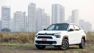 सिट्रोएन बसॉल्ट X लेफ्ट फ्रंट थ्री क्वार्टर