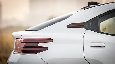 सिट्रोएन बसॉल्ट X रियर क्वार्टर ग्लास