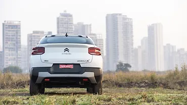 सिट्रोएन बसॉल्ट X पीछे का व्यू