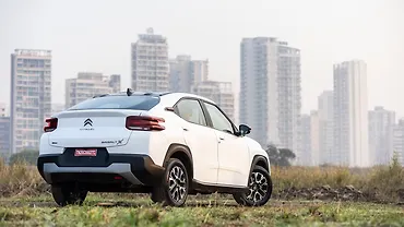 सिट्रोएन बसॉल्ट X राइट रियर थ्री क्वार्टर