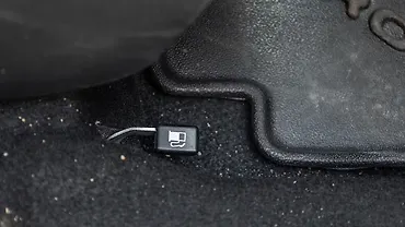 सिट्रोएन बसॉल्ट X बूट रिलीज लीवर/ईंधन ढक्कन रिलीज लीवर