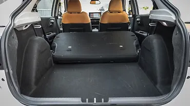 सिट्रोएन बसॉल्ट X बूटस्पेस रियर सीट फोल्ड