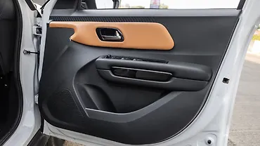 सिट्रोएन बसॉल्ट X फ्रंट राइट डोर पैड