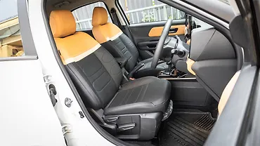 सिट्रोएन बसॉल्ट X फ्रंट रौ सीट्स