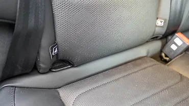 सिट्रोएन बसॉल्ट X पीछे की रो में आइसोफ़िक्स चाइल्ड सीट माउं​टिंग पॉइंट