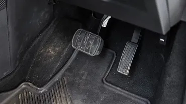 सिट्रोएन बसॉल्ट X पेडल्स/पैर कंट्रोल्स