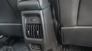 सिट्रोएन बसॉल्ट X रियर रो एयर वेंट