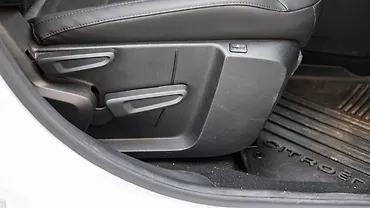 सिट्रोएन बसॉल्ट X ड्राइवर के लिए सीट एड्जस्ट करने वाला मैनुअल