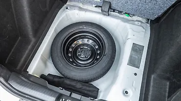 सिट्रोएन बसॉल्ट X बूट के नीचे/ अतिरिक्त पहिया