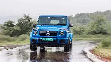 मर्सिडीज़ बेंज़ G580 EQ टेक्नोलॉजी के साथ सामने का दृश्य