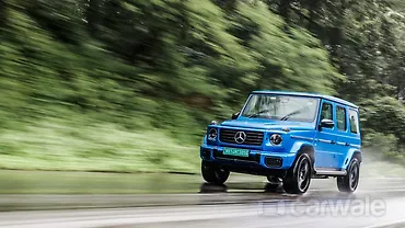 मर्सिडीज़ बेंज़ G580 EQ टेक्नोलॉजी के साथ लेफ्ट फ्रंट थ्री क्वार्टर