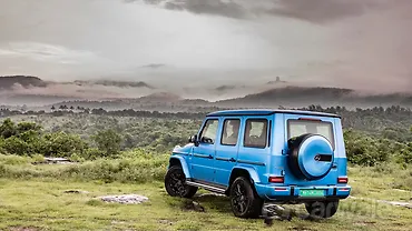 मर्सिडीज़ बेंज़ G580 EQ टेक्नोलॉजी के साथ लेफ्ट रियर थ्री क्वार्टर