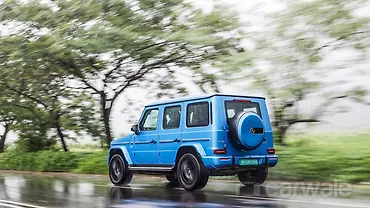 मर्सिडीज़ बेंज़ G580 EQ टेक्नोलॉजी के साथ लेफ्ट रियर थ्री क्वार्टर