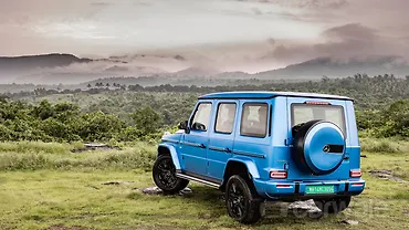 मर्सिडीज़ बेंज़ G580 EQ टेक्नोलॉजी के साथ लेफ्ट रियर थ्री क्वार्टर